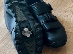 Tretry Shimano Shme400