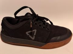 Leatt na flat pedály