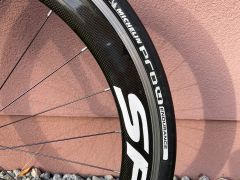 Predám karbónový cestný bicykel Specialized