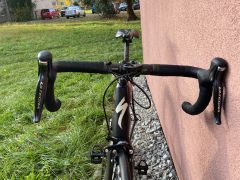 Predám karbónový cestný bicykel Specialized