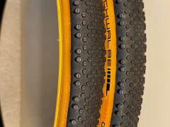 Schwalbe G-One Bite 700x40C RaceGuard plášť, Tle, kevlar, bronze sidewall