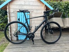 Cube Attain C:62 Race blackline