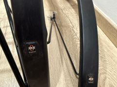 Set doplnkov z gravel bicykla  blatníky, nosič, zadné svetlo