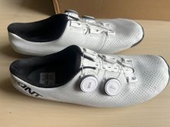 Silniční tretry Bont Riot+ 24 42.5 Wide