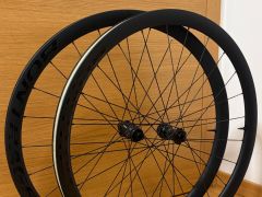 Set kolies Bontrager Aeolus Pro 37