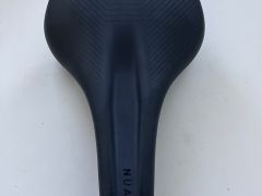 Natural Fit Nuance regular sedlo, 143 mm