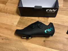 Tretry Northwave Extreme GT3 Black/Iridescent vel. 43