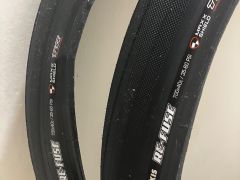 Nové Maxxis Re-Fuse, tubeless, 700x40c + bezdušové ventilky