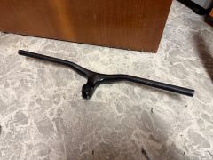 Integrovane Karbonove riadidla s predstavcom