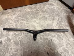 Integrovane Karbonove riadidla s predstavcom