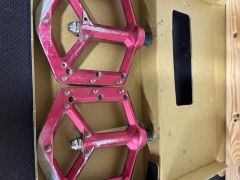 Spank Spike pedále červené