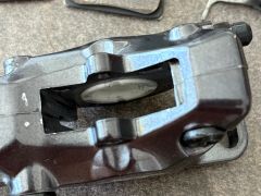 Shimano XT M8100 hydr. brzd. strmeň, Post Mount + platničky s chladičom J04C