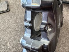 Shimano Deore XT Br-M8110 strmeň zadný flat mount + doštičky s chladičom L05A + skrutky 33 mm