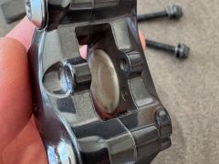 Shimano Deore XT Br-M8110 strmeň zadný flat mount + doštičky s chladičom L05A + skrutky 33 mm