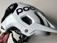 POC Tectal Race Spin prilba, Hydrogen White/Uranium Black