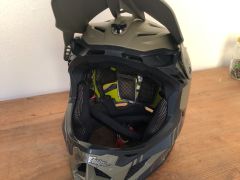 Prilba TLD D4 Stealth, Composite (2025)