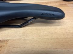 Sedlo Specialized Bridge comp 143mm šírka