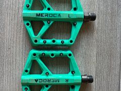 Platformové pedále