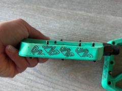 Platformové pedále