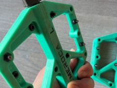 Platformové pedále