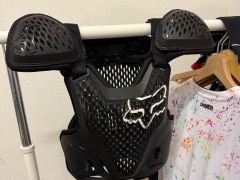 FOX chránič hrudi R3 detský black