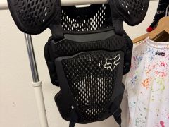 FOX chránič hrudi R3 detský black
