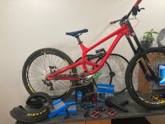 Zjazdovy bicykel