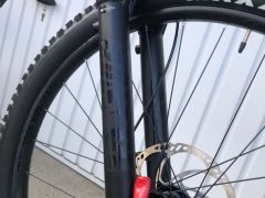 Marin Alpine Trail XR 2023 L nové komponenty v popise