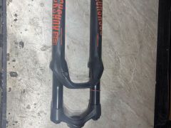 Rock shox lyrik 15x100 upraviteny vzdvych