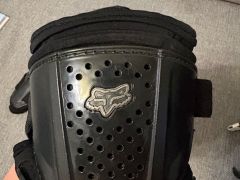 FOX chrániče lakťov