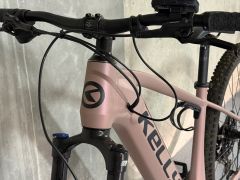 TOP Stav Dámsky horský e-bike Kellys Tayen R50 Rosé Gold 2025