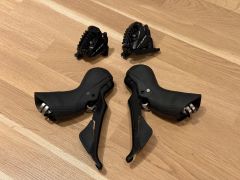 Shimano 105 11sp hydraulic - páky + strmene