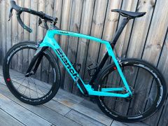 Bianchi Oltre XR4 s náhradnými kolesami
