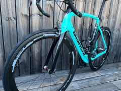 Bianchi Oltre XR4 s náhradnými kolesami