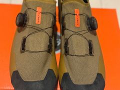 DMT Km30 tretry, hnedá, EU 46