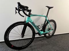 Bianchi Oltre XR4 s náhradnými kolesami