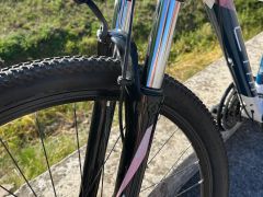 CTM Charisma 3.0, Biela/Staroružová, 27.5", M (16")