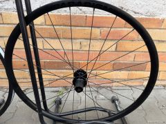 Zapletená kola Bontrager Paradigm SL