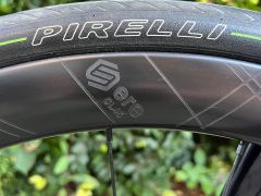 Superior X-Road Team Issue, karbonové kolesá