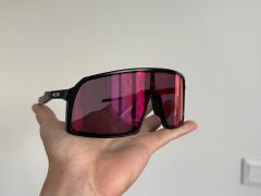 Oakley sutro
