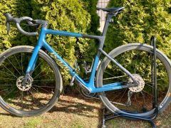 Cestný bicykel Isaac Boson Disc Satin BlueGold 2023 Carbon M
