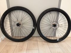 Gravel kolesá Remerx G-Disc / Náboje Novatec + plášte Continental Terra Trail