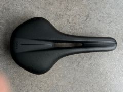 Fizik Antares R3 Open sedlo, Large - 153 mm