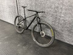 Karbónový MTB rám (veľkosť M) + karbónové kolesá + vidla