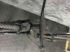 Karbónový MTB rám (veľkosť M) + karbónové kolesá + vidla