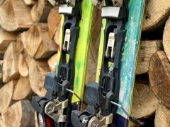 Deep powder Armada ARG ski freeride