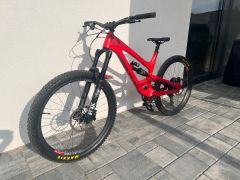 YT Capra CF Pro Race