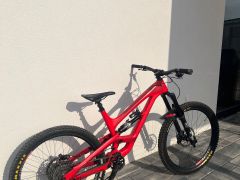 YT Capra CF Pro Race