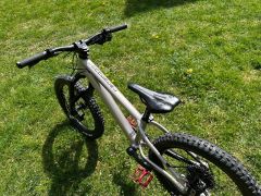 Commencal Meta HT 20 Champagne/ veľmi nadštandartne osadený detský bike