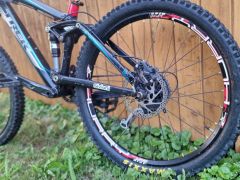 2010 Trek Fuel EX -Celoodpružený horský bicykel